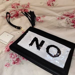🌹Black sequin yes/no wristlet 🌹